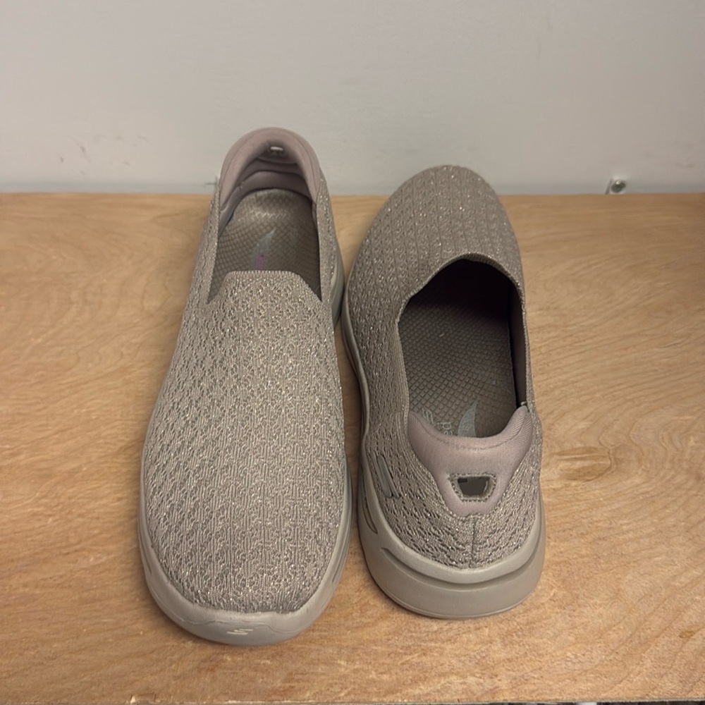 Sketchers Air-Cooled ArchFit Slip On Sneakers - NEVER WORN - Size 8 1/2
